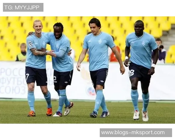 乌法与苏维埃翼的激烈对决揭示足球战术与团队协作的深刻内涵 乌法与苏维埃翼的激烈对决揭示足球战术与团队协作的深刻内涵