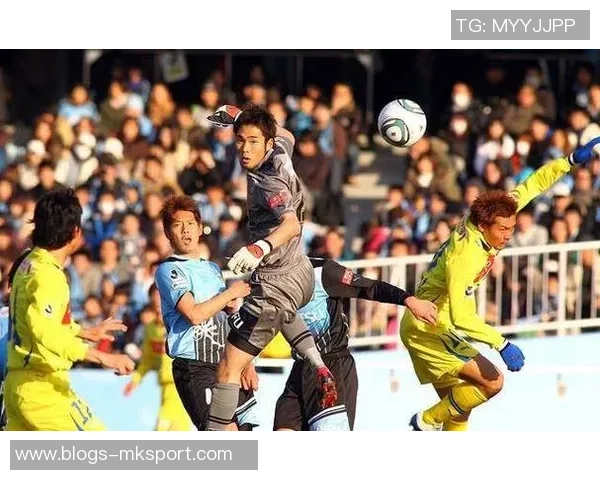 山形山神与冈山绿稚的激烈对决展现足球魅力与团队精神