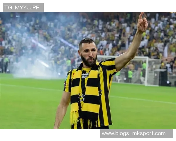 本泽马：从足球天才到传奇射手的辉煌旅程与未来展望